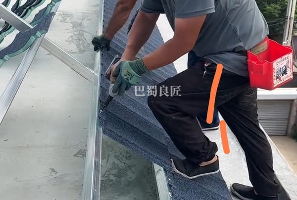 彩石金属瓦安装挂瓦条方法